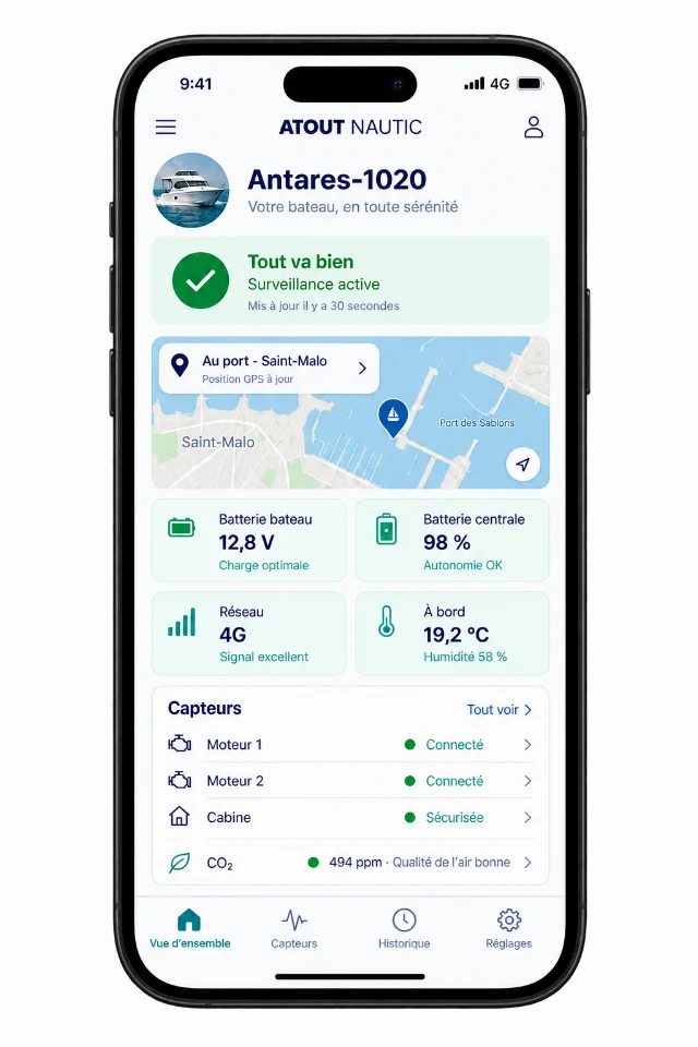 Maquette de l’application Atout Nautic sur iPhone : surveillance active et indicateurs au vert.